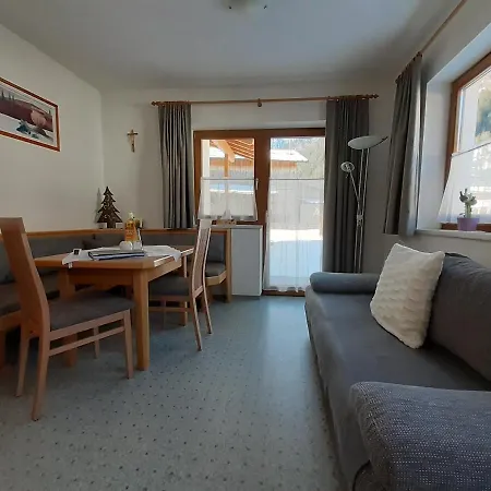 Larcher Apartment *